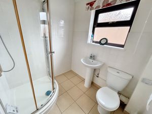 Shower room- click for photo gallery